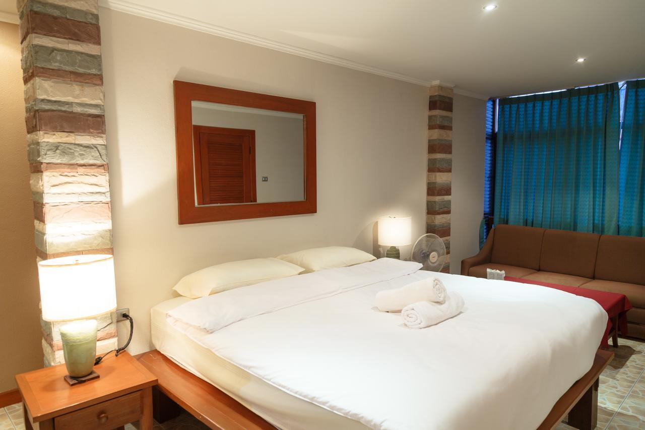 Avenue Beach Hotel Pantai Jomtien Bagian luar foto