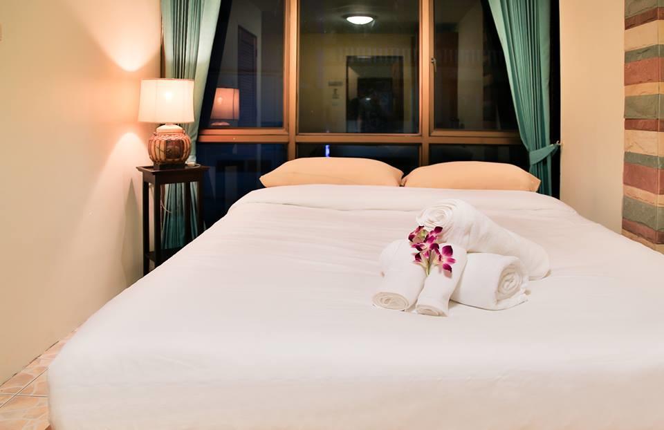 Avenue Beach Hotel Pantai Jomtien Bagian luar foto