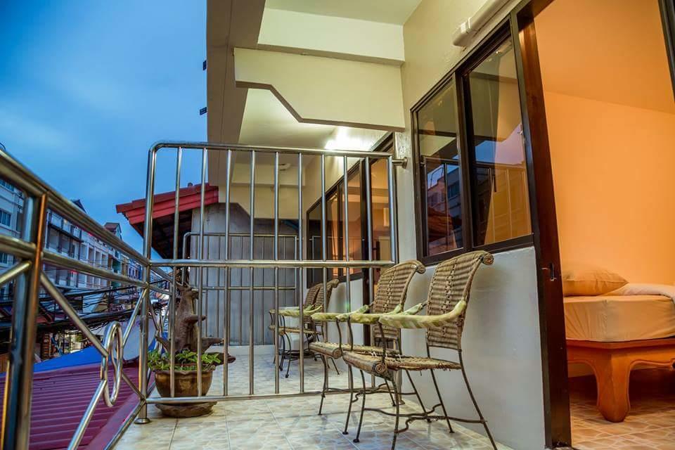 Avenue Beach Hotel Pantai Jomtien Bagian luar foto
