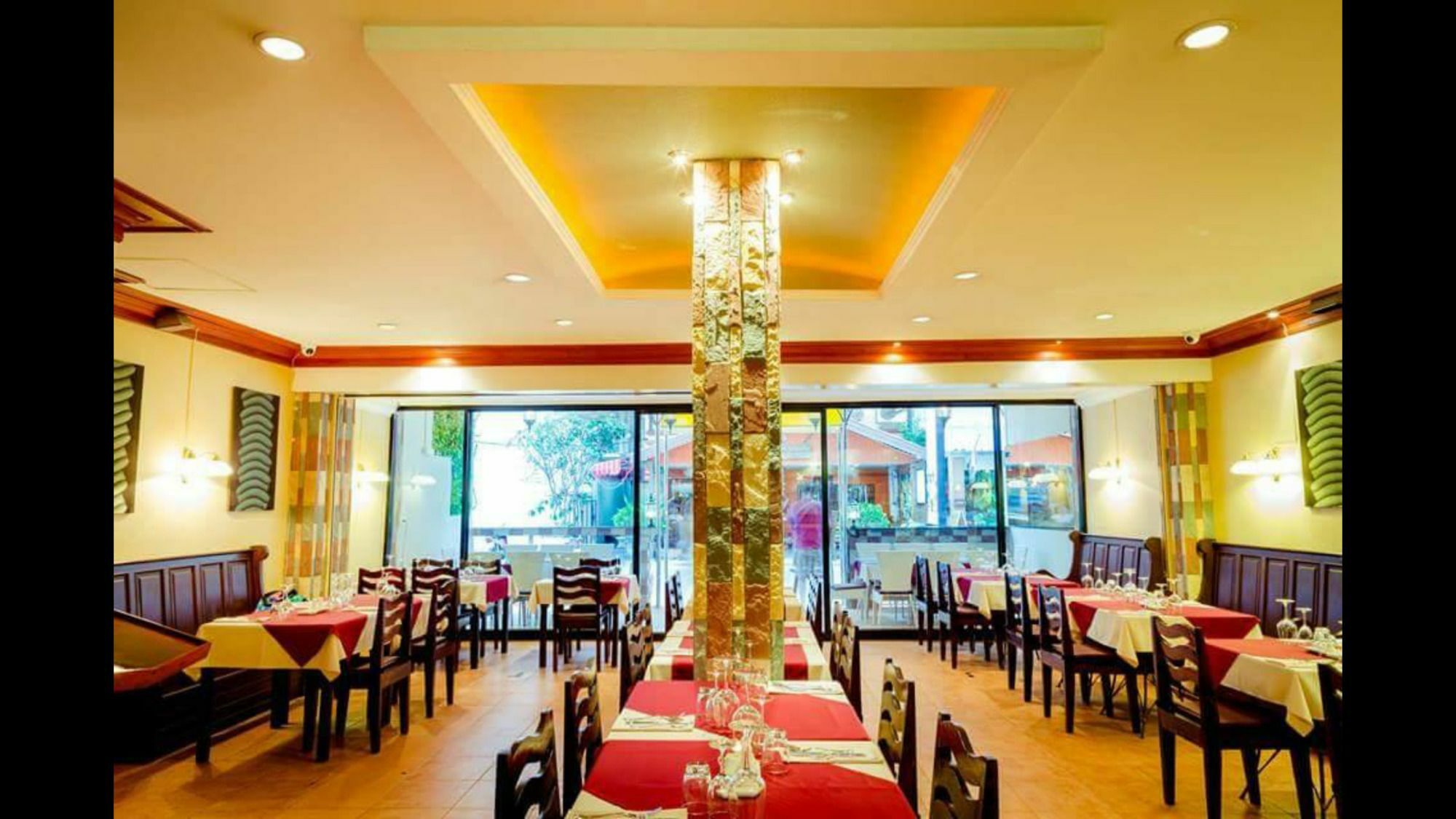 Avenue Beach Hotel Pantai Jomtien Bagian luar foto