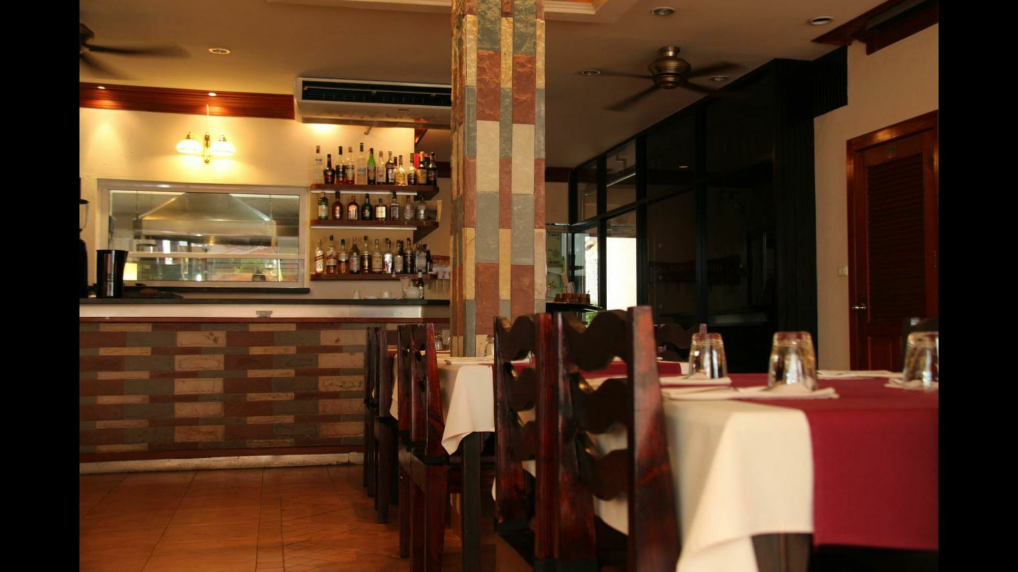 Avenue Beach Hotel Pantai Jomtien Bagian luar foto