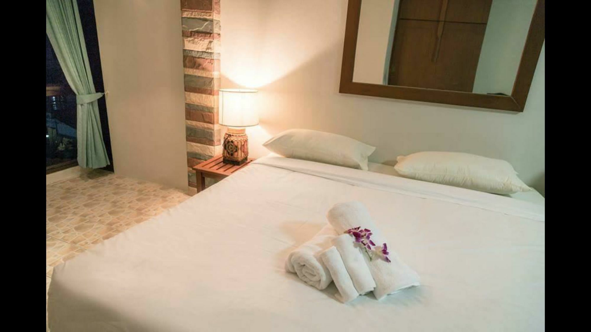 Avenue Beach Hotel Pantai Jomtien Bagian luar foto