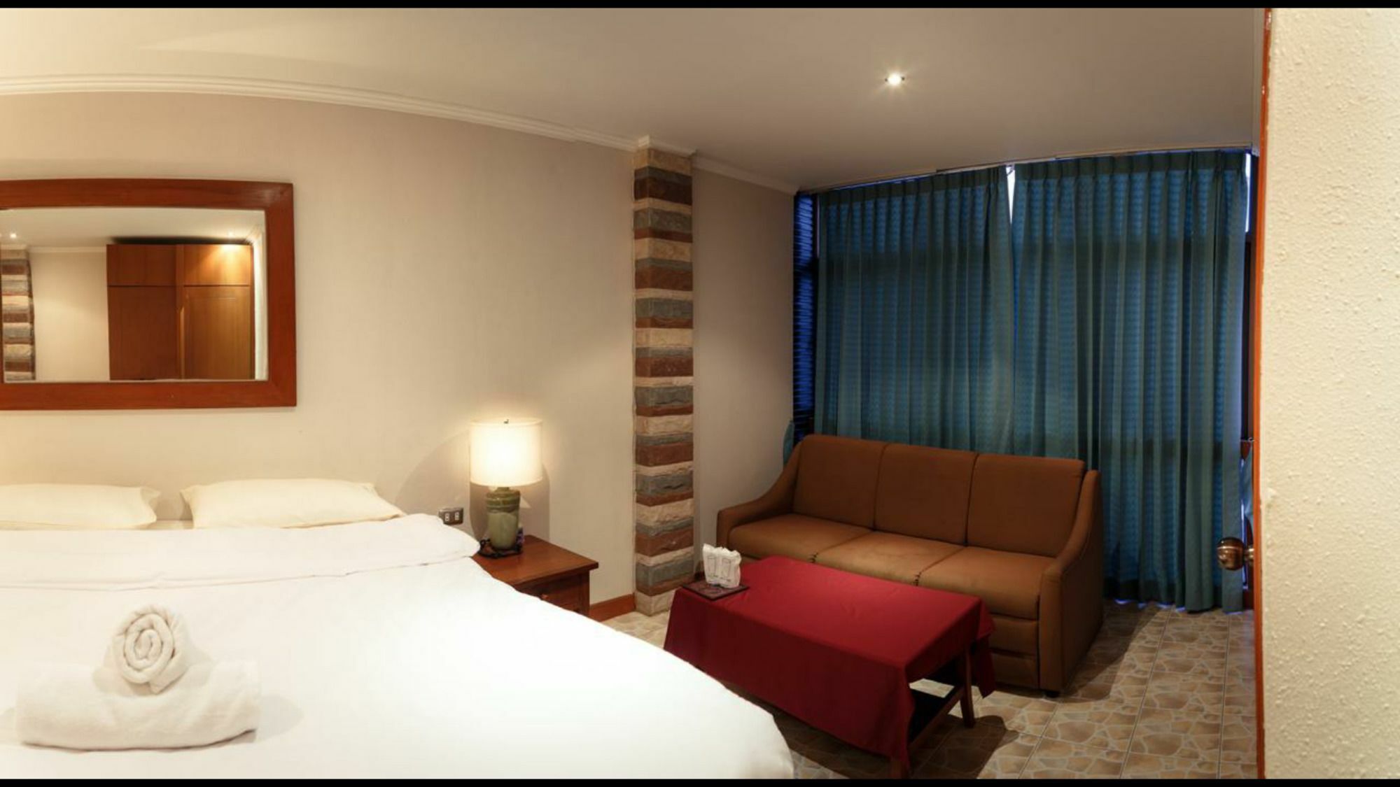 Avenue Beach Hotel Pantai Jomtien Bagian luar foto