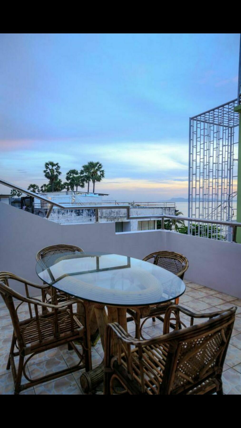 Avenue Beach Hotel Pantai Jomtien Bagian luar foto