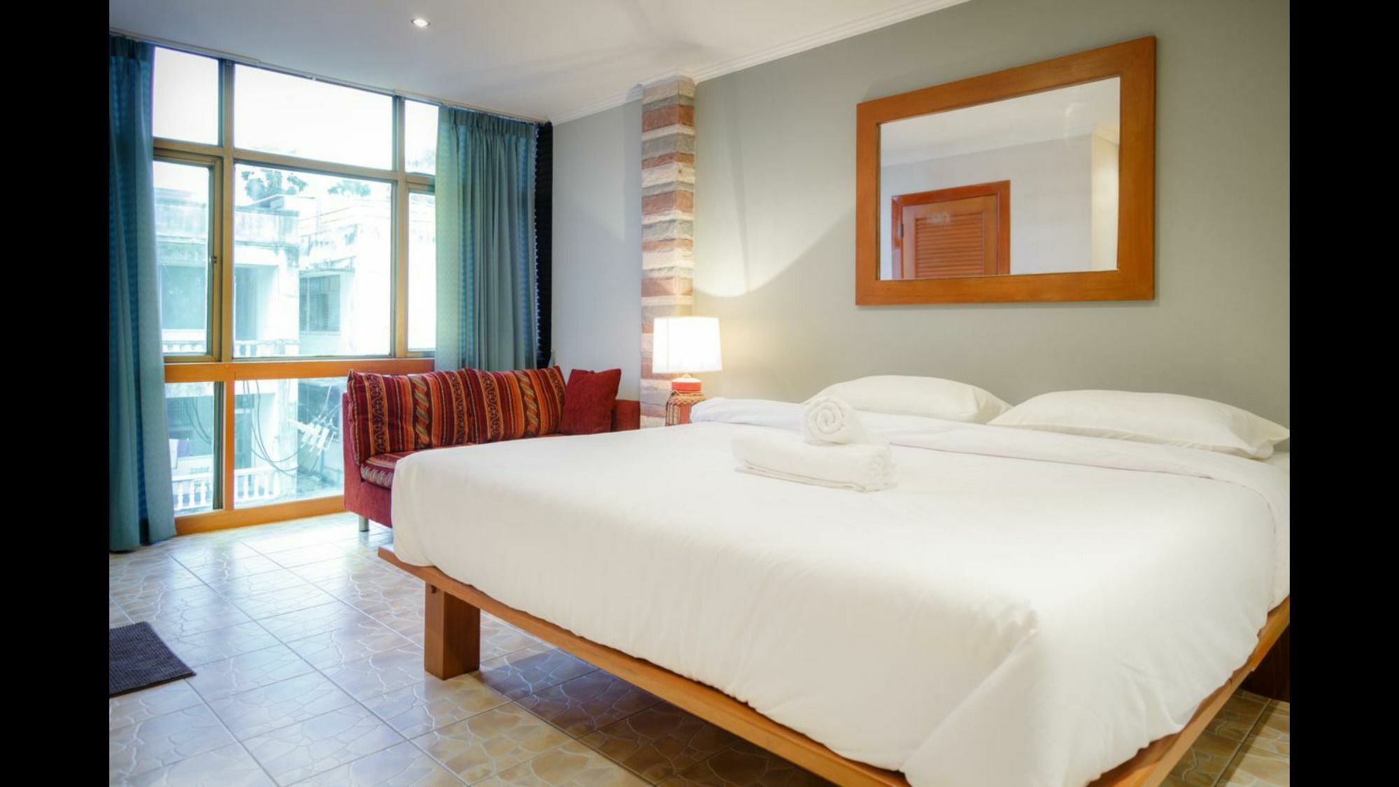 Avenue Beach Hotel Pantai Jomtien Bagian luar foto